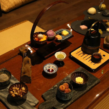 Yiqing Xu, tea teacher