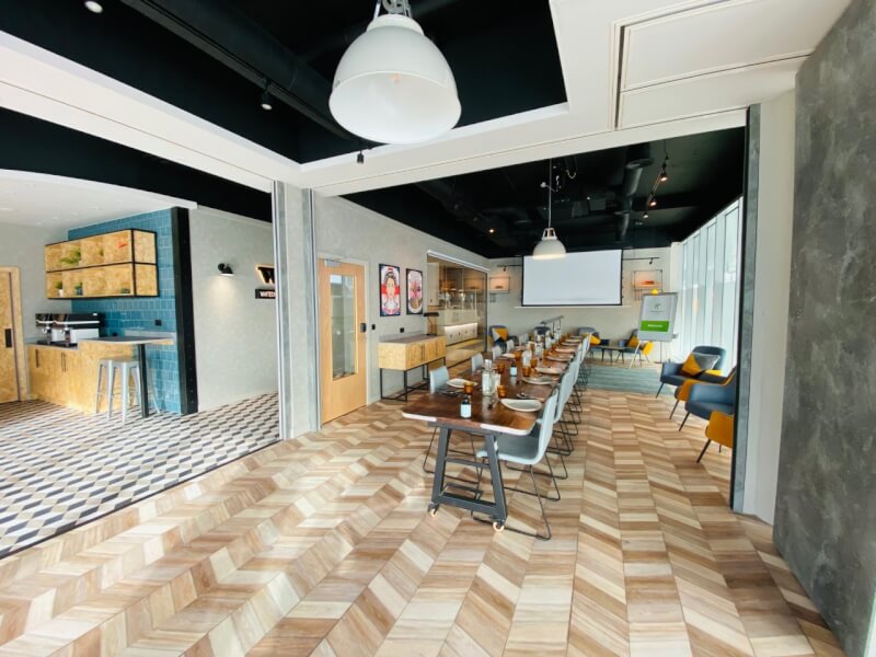 Holiday Inn London Whitechapel / Whitechapel Think Factory