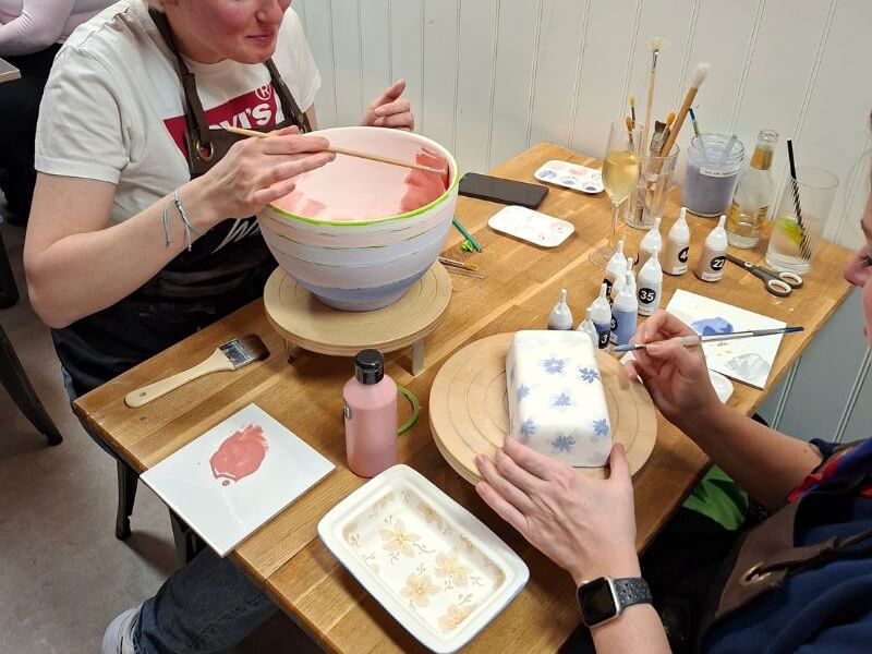 Mino Pottery Painting & Cafe