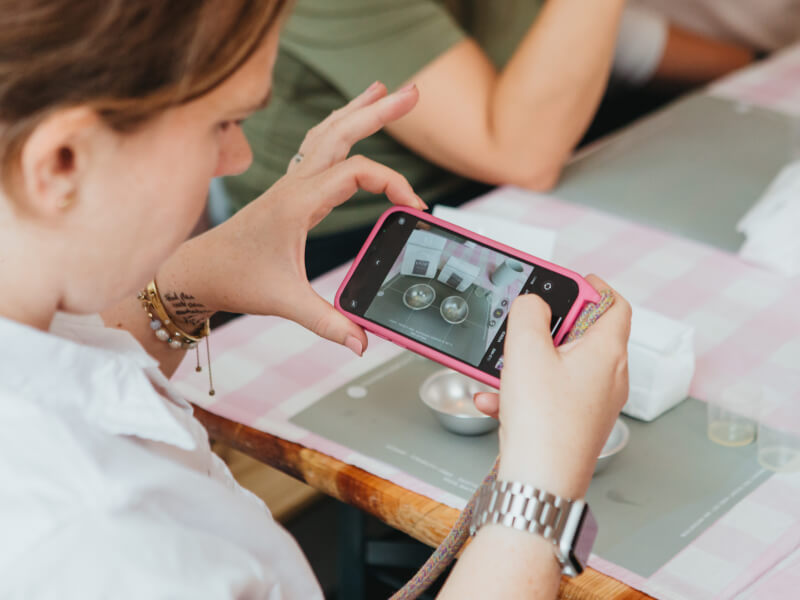 A student at a smartphone photography class