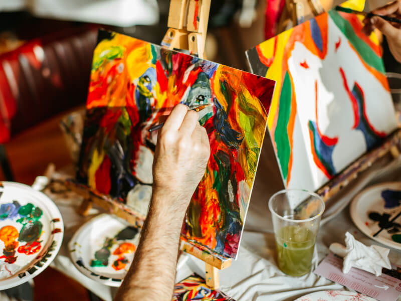 Someone painting an animal in a paint and sip class