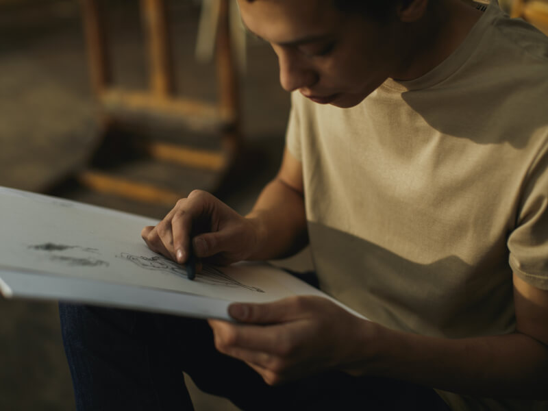 Person sketching at an Edinburgh drawing class.