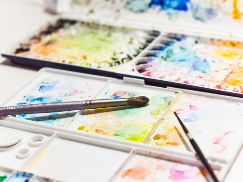 A painting kit used to make watercolour art.